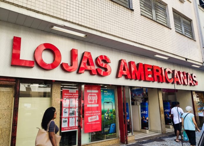 Imagem mostra a fachada de uma das lojas físicas da Lojas Americanas