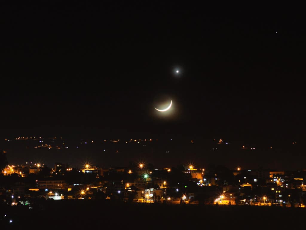 Lua e Jupiter no céu de Quito, no Equador