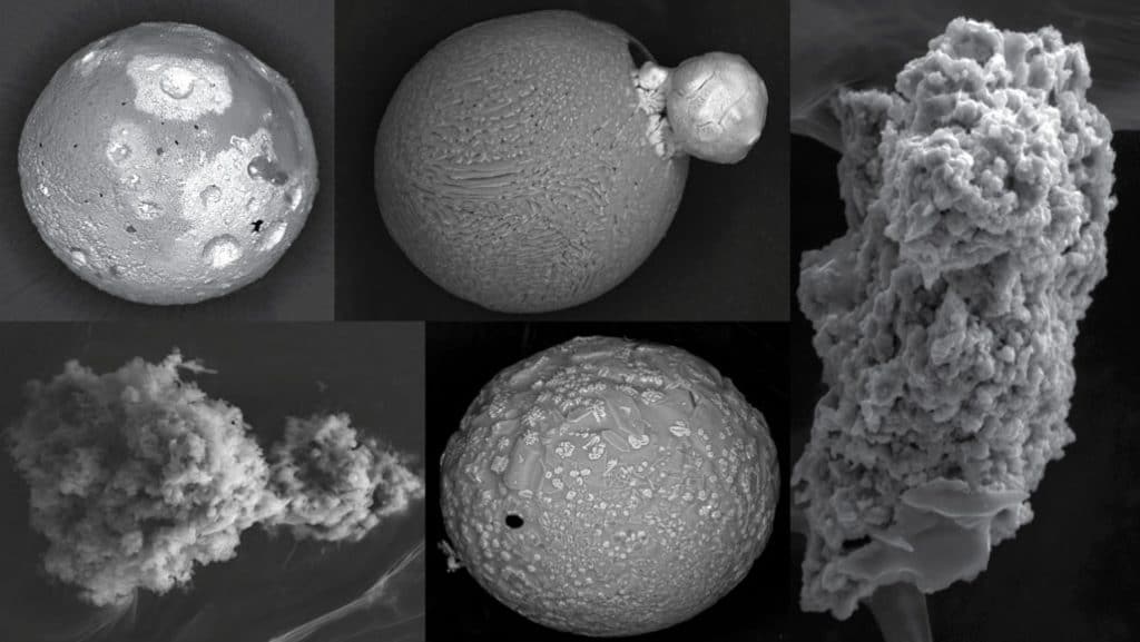 Alguns dos micrometeoritos encontrados por Jean Duprat e sua equipe