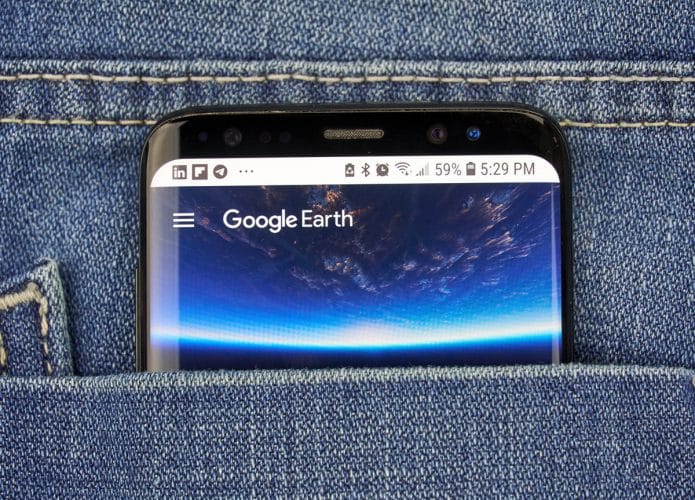 App do Google Earth aberto em smartphone