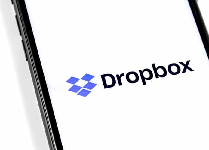 Logo do Dropbox em smartphone