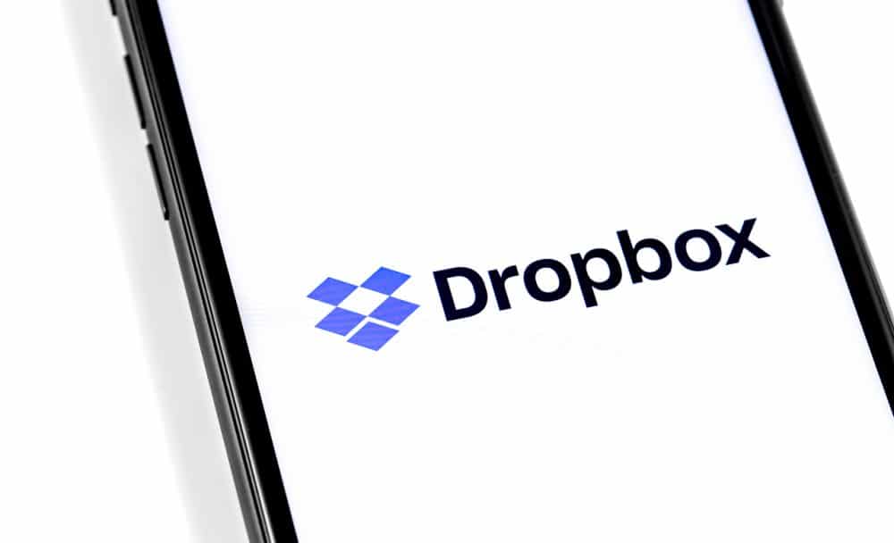 Logo do Dropbox em smartphone