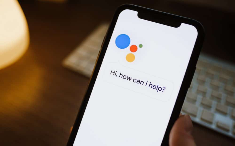 Google Assistente aberto em smartphone