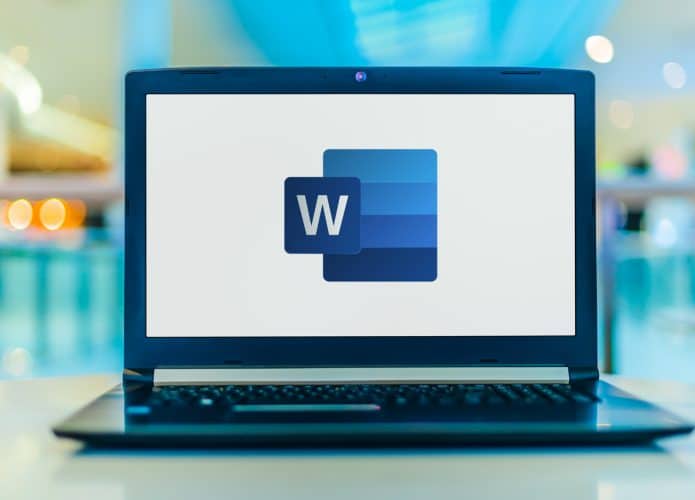 Microsoft Word aberto em um notebook