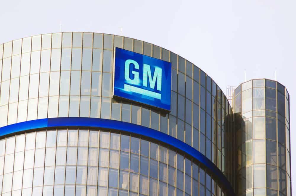 Fachada da montadora de automóveis GM