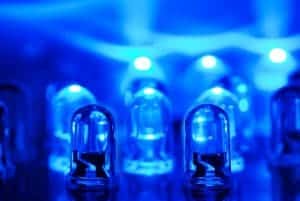 Morre, aos 92 anos, cientista japonês inventor do LED azul - Olhar Digital
