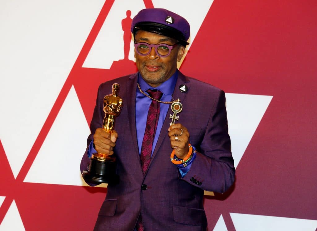 spike lee segurando estatueta do oscar