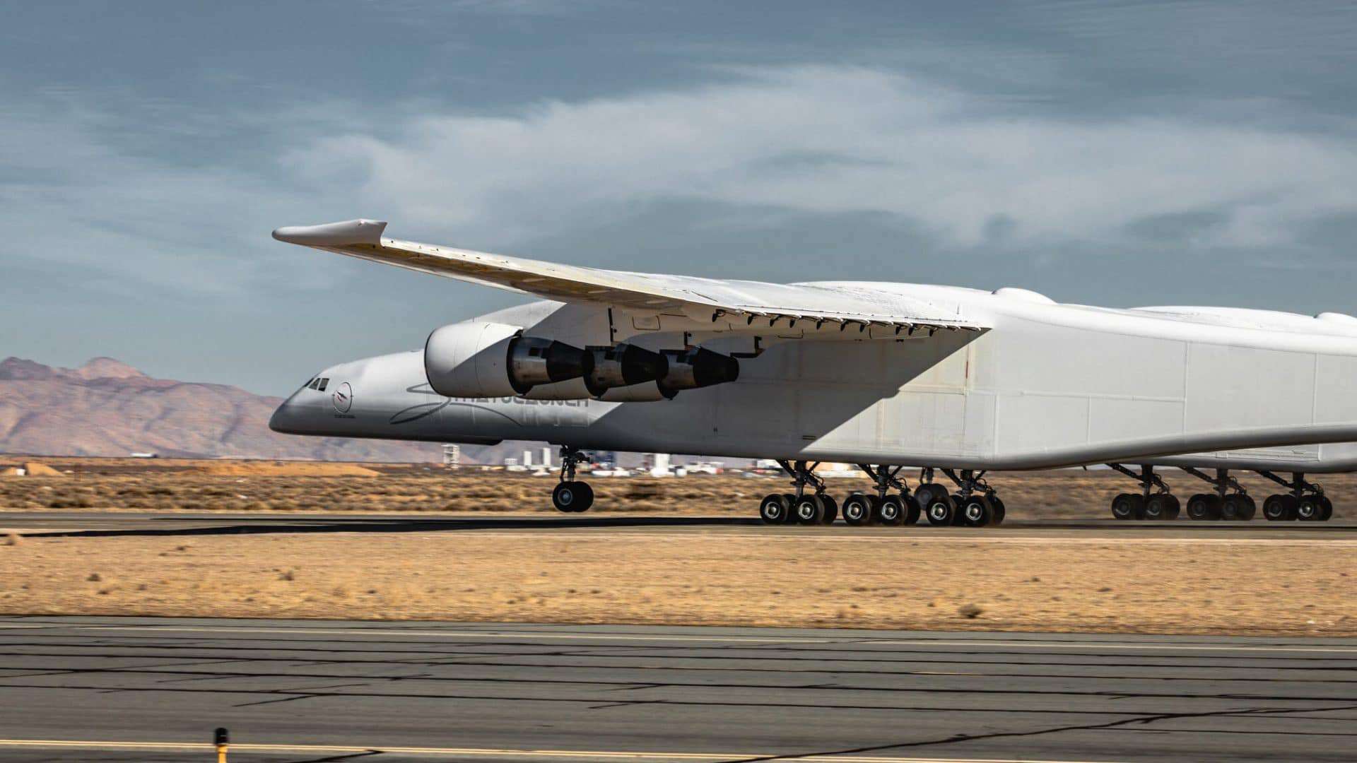 stratolaunch-onrunway-takeoff-01-1920x1080