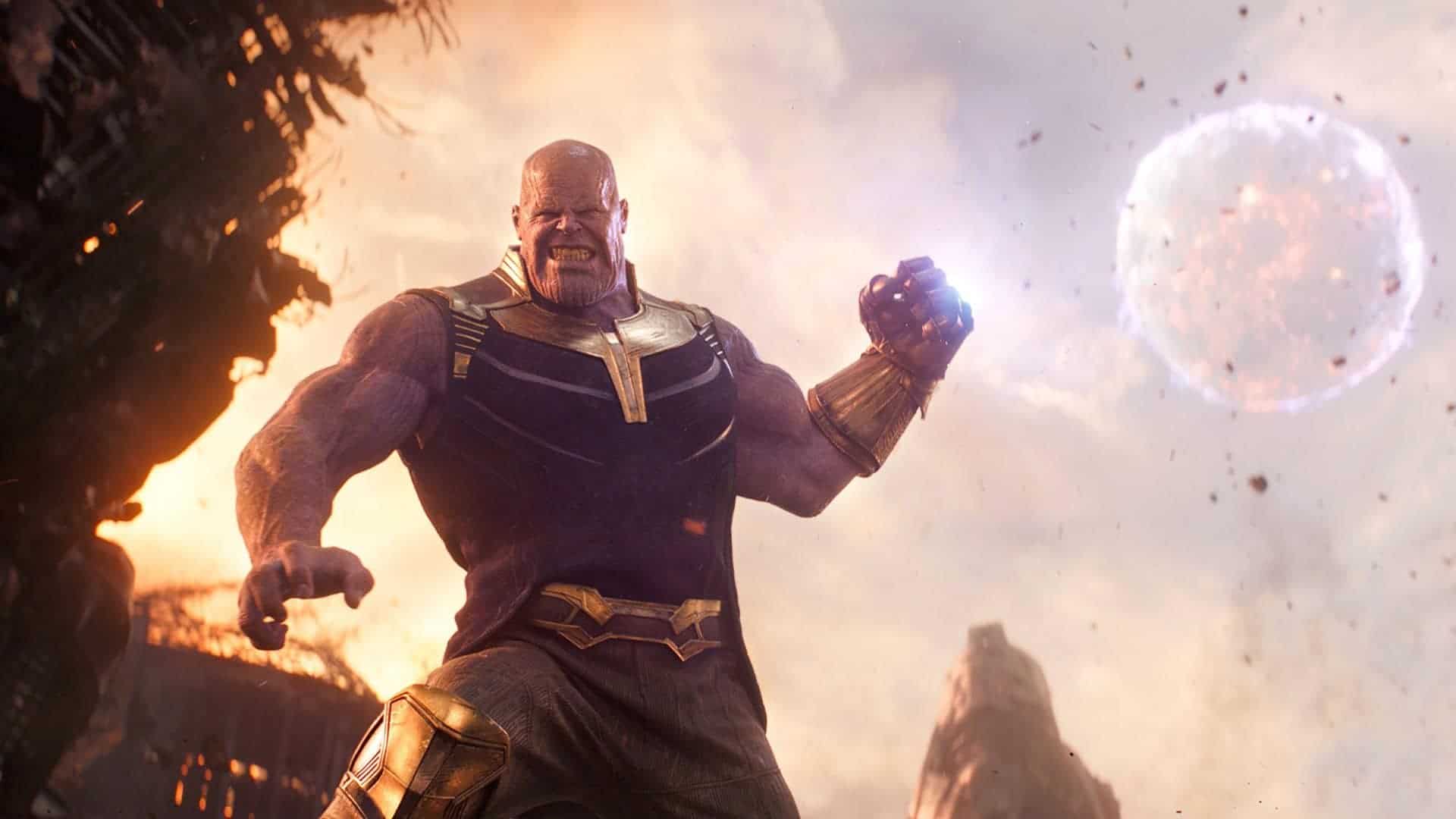 Thanos joga, literalmente, uma lua em cima dos Vingadores. Imagem: Marvel Studios/Divulgação