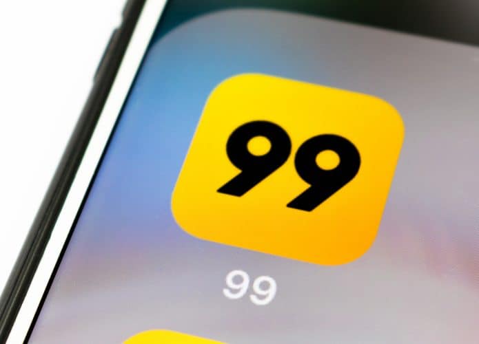Tela de smartphone exibe o ícone do aplicativo de compartilhamento de corridas 99