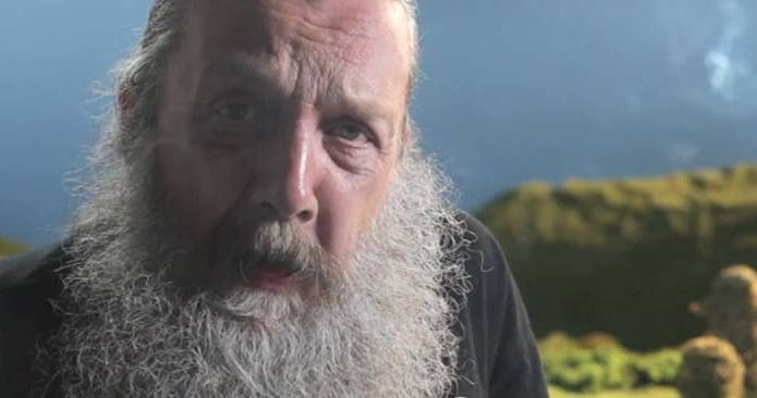 Alan Moore é o responsável por criar obras como 'Watchmen' e 'V de Vingança'. Imagem: Lex Rex Records/Divulgação
