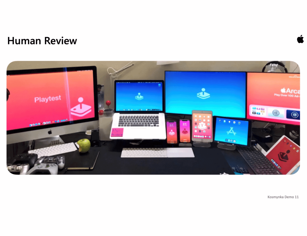 Processo de revisão de cinco milhões de apps enviados à AppStore envolve fator humano, conforme a imagem, que mostra vários dispositivos da Apple reunidos em uma mesa usada por uma pessoa