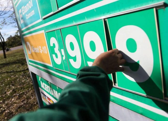 No Brasil, é proibido ter carro com motor a diesel. Imagem: Marcelo Camargo/Agência Brasil