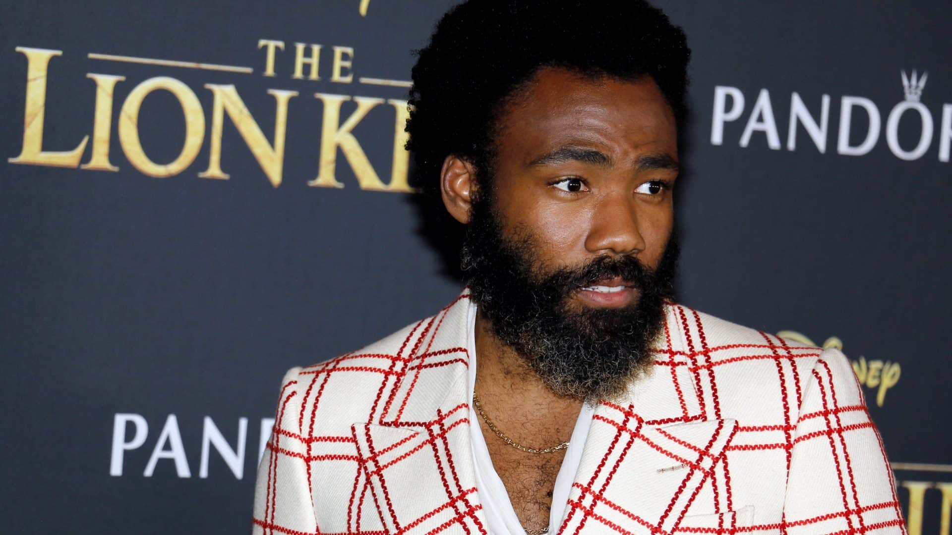 Donald Glover (ou Childish Gambino) na premiére de 'Rei Leão' (2019). Imagem: Tinseltown / Shutterstock.com