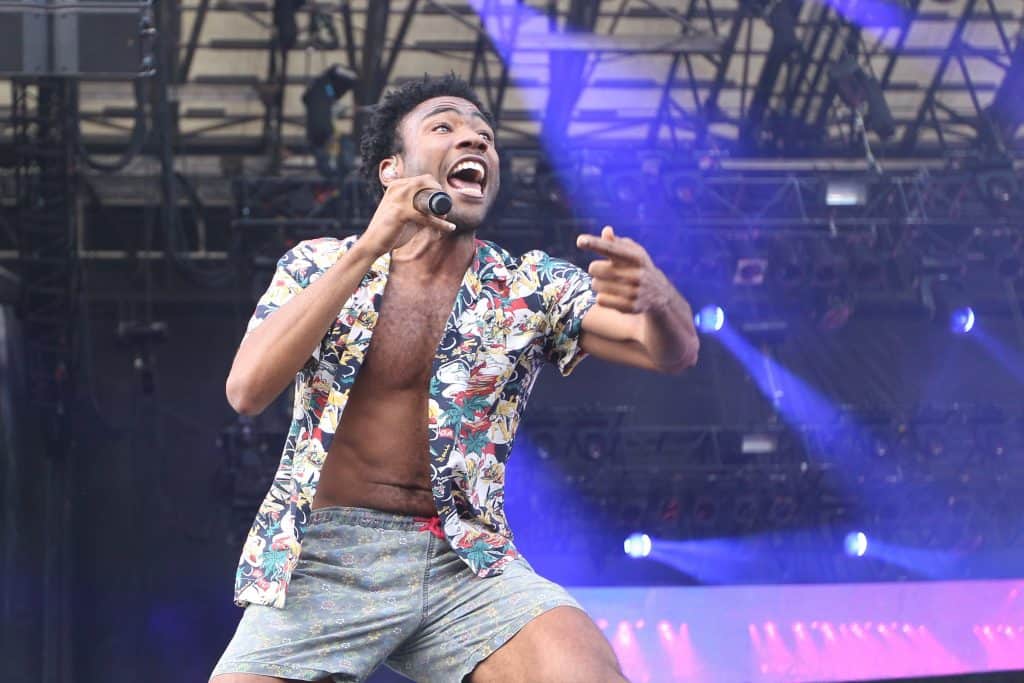 Donald Glover (ou Childish Gambino) performando em show nos Estados Unidos (EUA). Imagem: Debby Wong / Shutterstock.com