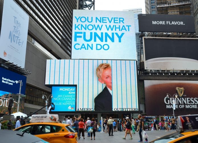 Arte promocional do 'Ellen DeGeneres Show' na Times Square, em Nova York. Imagem: Lissandra Melo / Shutterstock.com