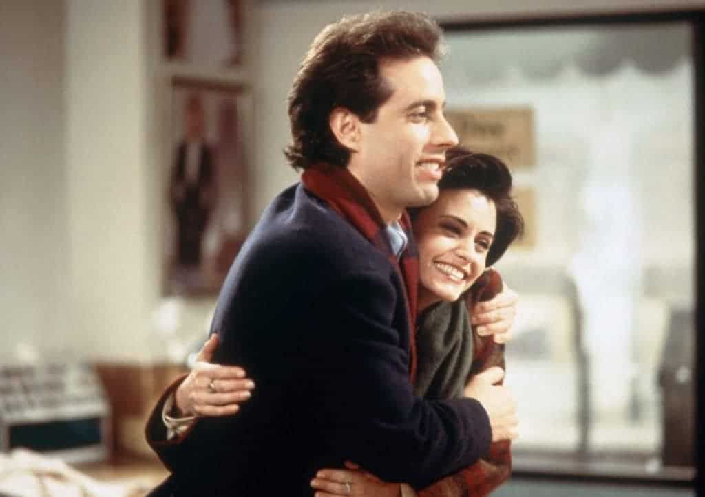 Jerry Seinfeld abraça Courteney Cox