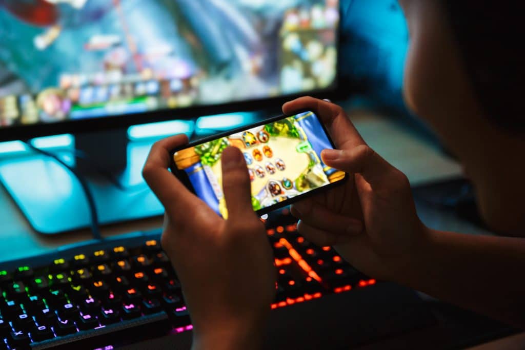 Mercado de jogos digitais terá receita de US$ 146 bilhões em 2021, uma alta de 40% em dois anos. Imagem: Dean Drobot/Shutterstock.com