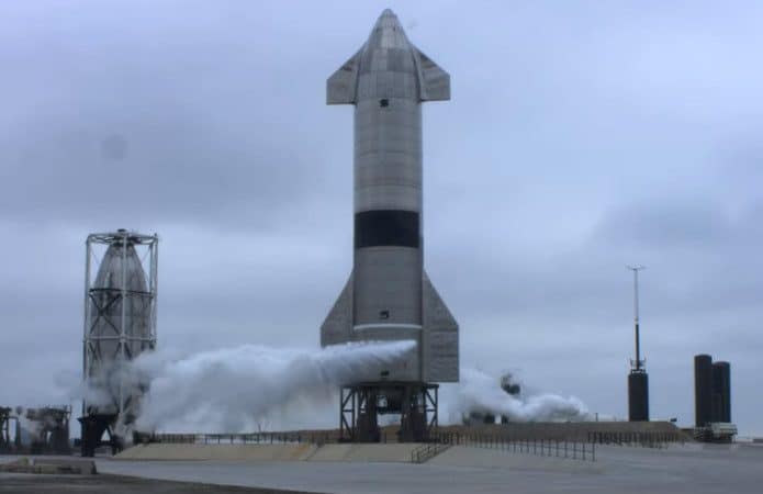 Starship SN15 na plataforma, minutos antes do lançamento