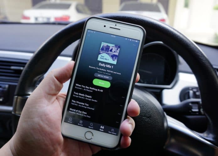 Playlist no Spotify aberta no celular