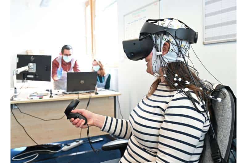 Pesquisadores desenvolvem projeto para tratar dores crônicas com tecnologia de jogos de VR. Imagem: Universidade de East Anglia