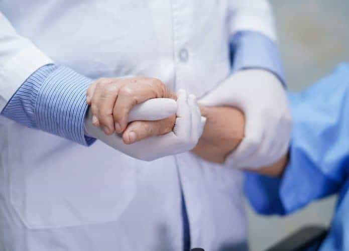 Pessoas com autismo sofrem para conseguirem atendimento médico adequado durante a pandemia