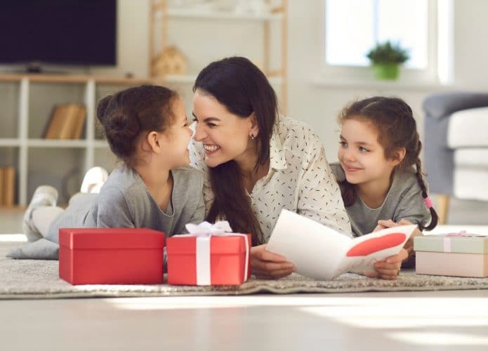 Mãe com filhos