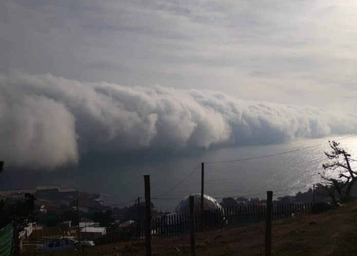 Nuvem gigante assusta moradores no Chile