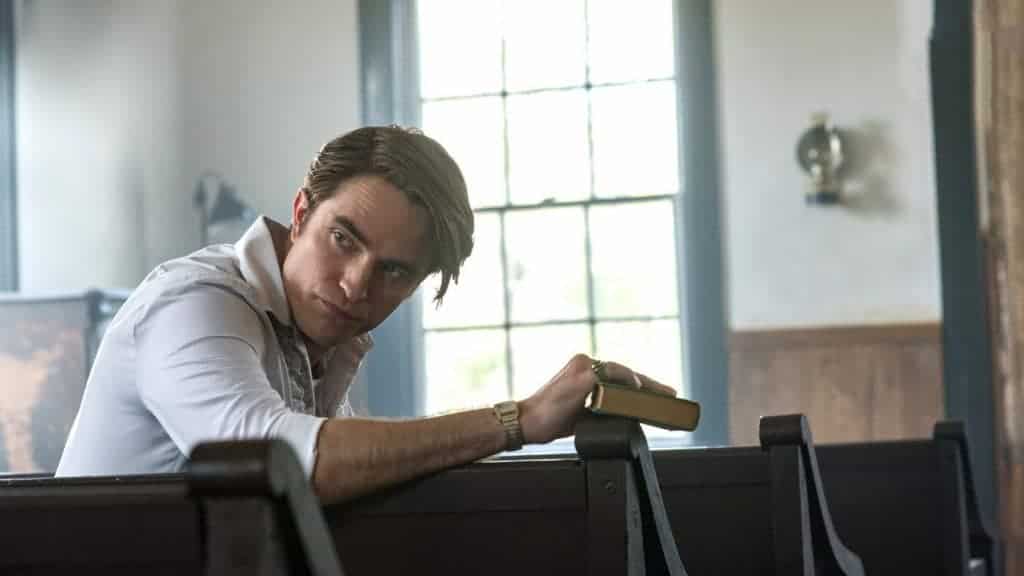 Pattinson é vilão amedrontador em 'O Diabo de Cada Dia'. Imagem: Summit Entertainment/Reprodução