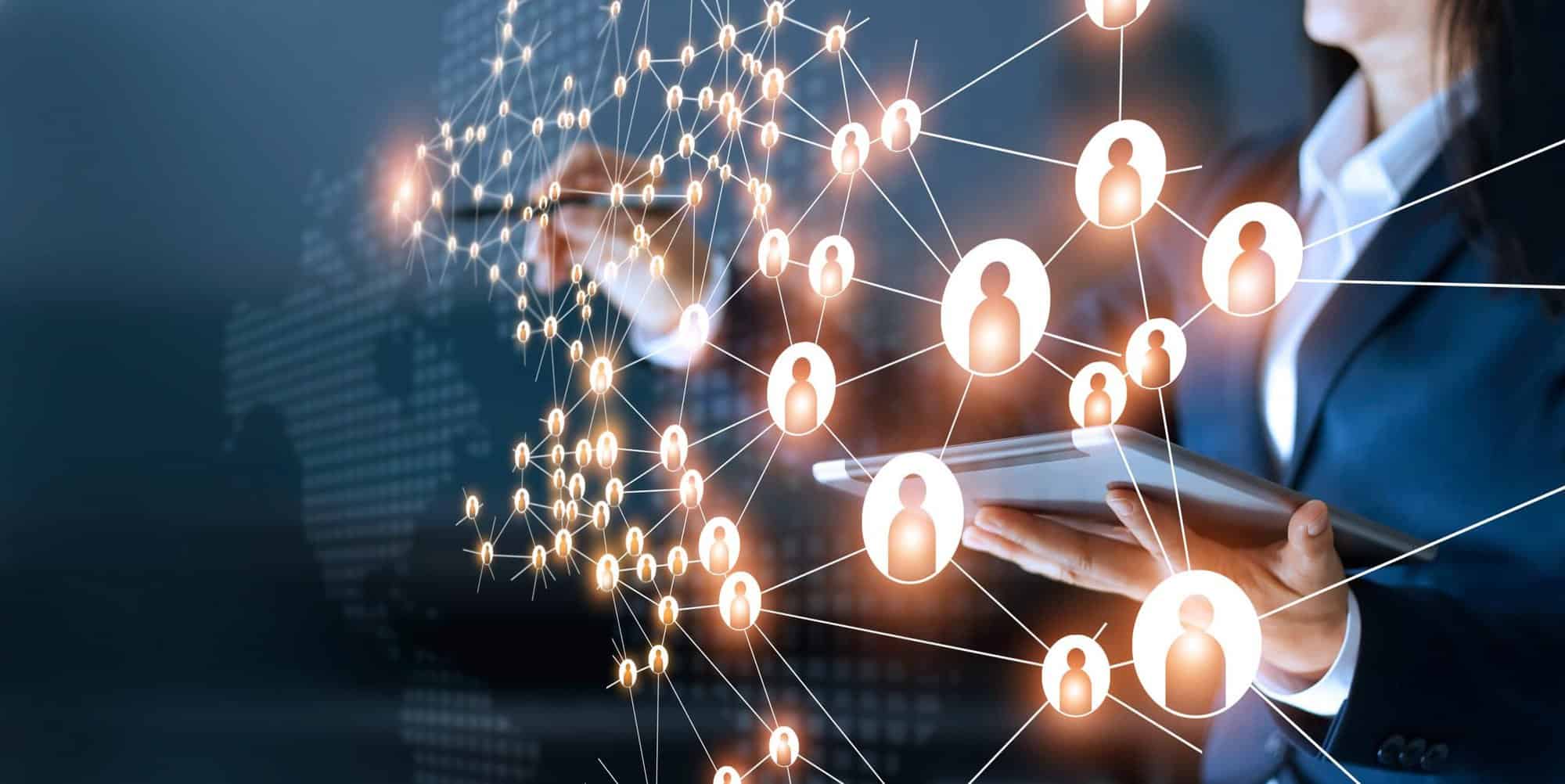 Facebook, Twitter e Google podem ser multados por banir candidatos das redes