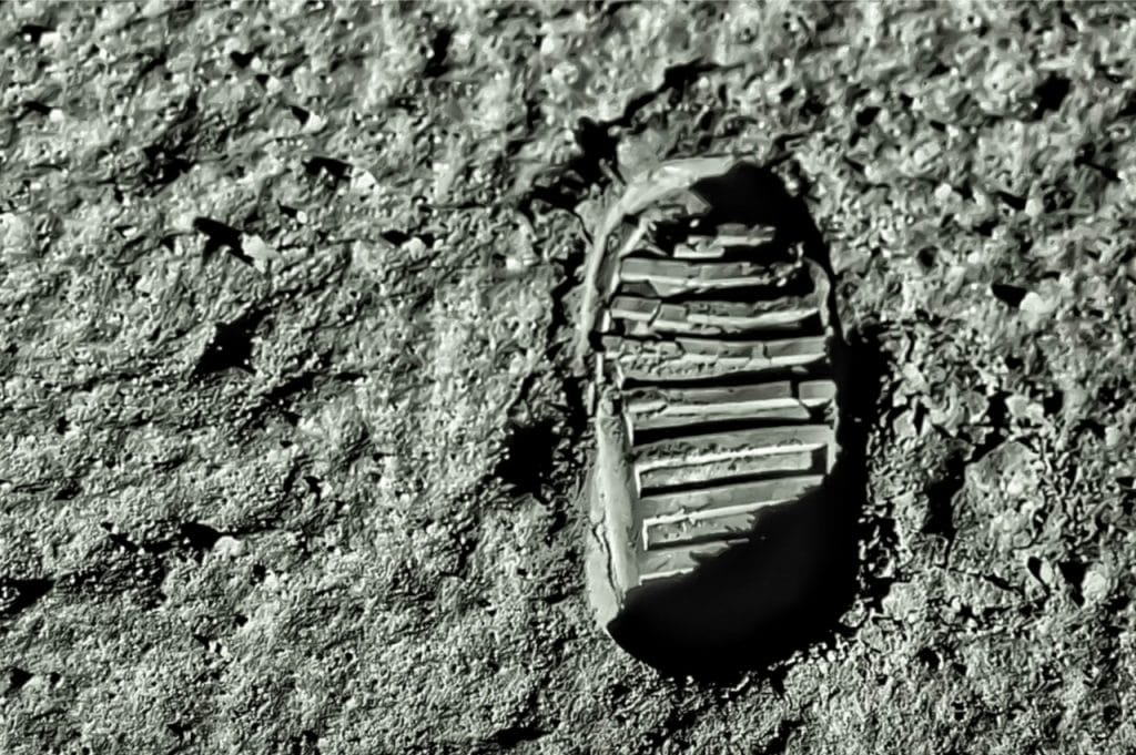 Imagem mostra a pegada de Buzz Aldrin, o segundo astronauta a pisar na Lua. Nasa está pedindo por um valor bilionário para repetir a missão e levar novos astronautas ao satélite da Terra