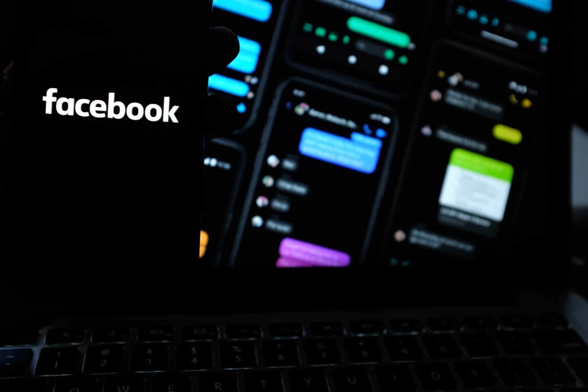 Modo escuro do Facebook "sumiu" para usuários Android