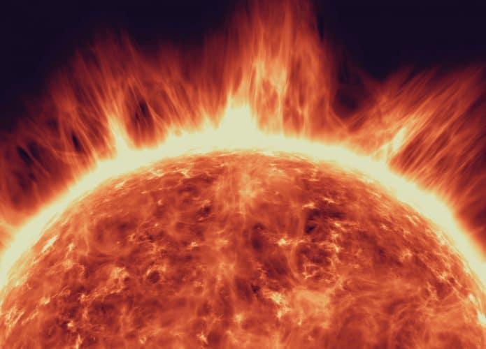 Imagem conceitual mostra uma explosão solar, com apenas o topo do sol visto na figura