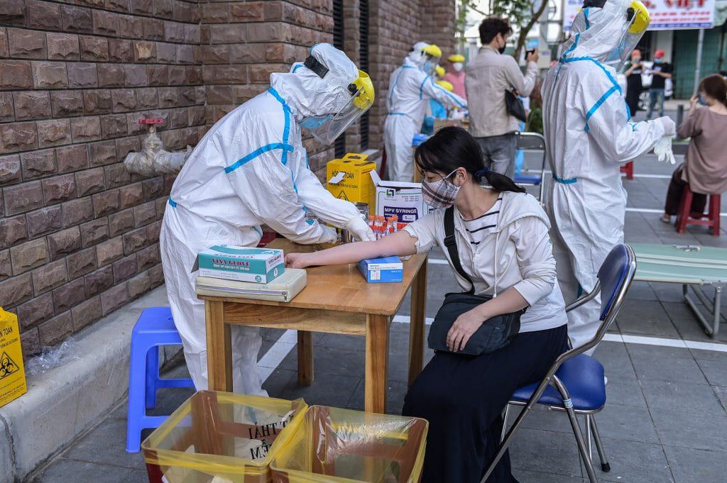 Governo vietnamita realiza testes gratuitos na população. Imagem: Lusin_da_ra/Shutterstock
