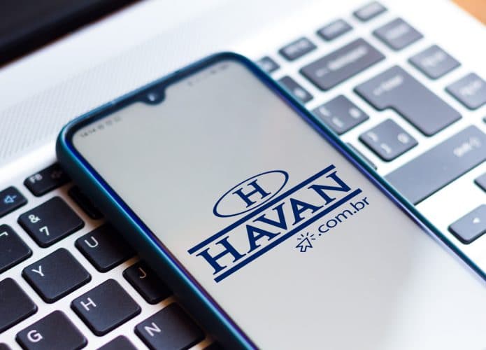 Logo da Havan exibido em smartphone