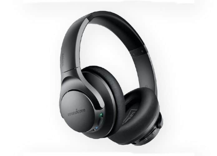 Imagem mostra o fone Soundcore Life Q20, da Anker, em um fundo branco com sombra projetada