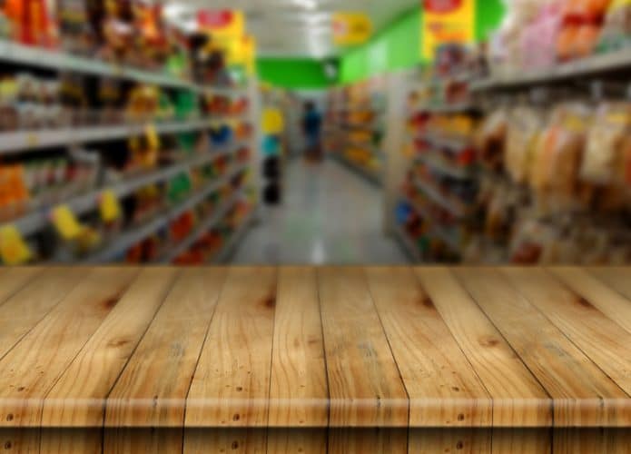 Imagem de um corredor de supermercado.