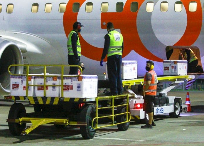 Chegada de lotes de vacinas contra Covid-19 no Brasil