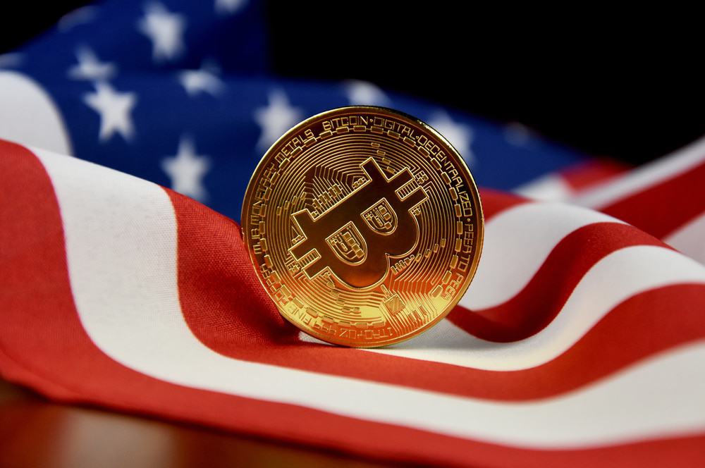 Bitcoin e bandeira dos Estados Unidos