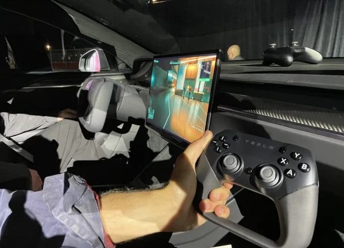 Console-Tesla-695x500