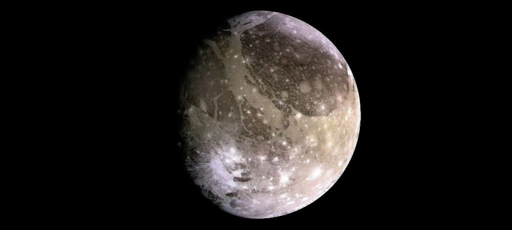 Ganimedes, a maior lua do Sistema Solar, em imagem feita pela espaçonave Galileo em 1996. Imagem: Nasa