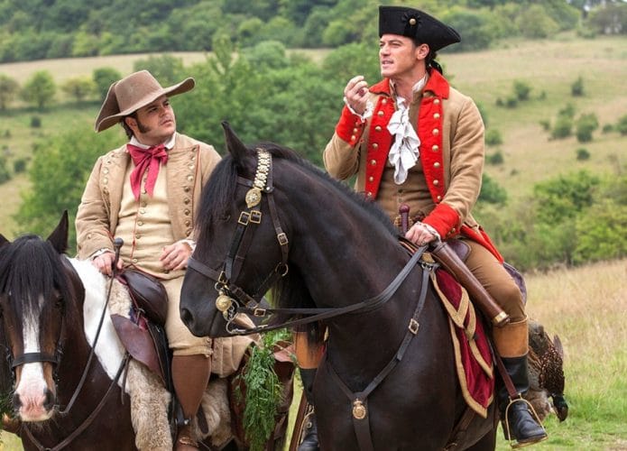 LeFou e Gaston. Imagem:DISNEY ENTERPRISES, INC. ALL RIGHTS RESERVED