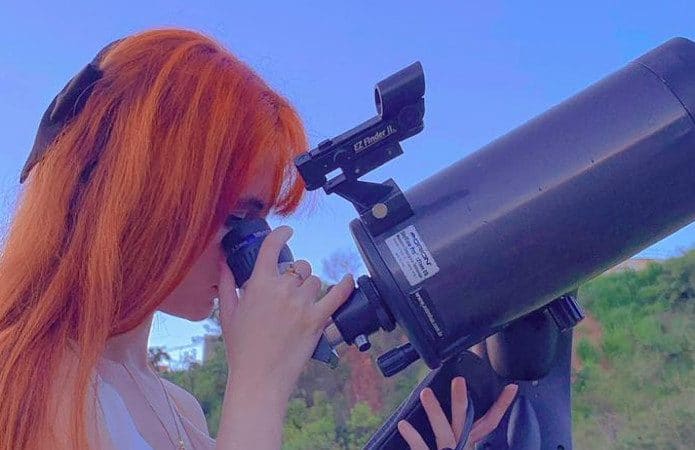 Lorrane Olivlet, brasileira que descobriu quatro asteroides em uma noite