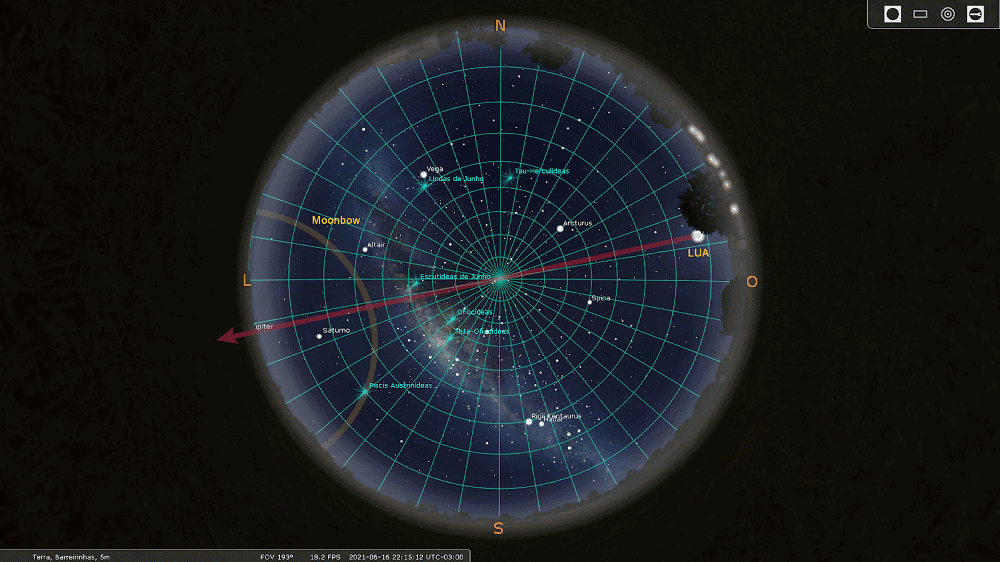 Mapa celeste da noite de 16 de junho. Em destaque, a posição da Lua que formou o moonbow exatamente na direção oposta