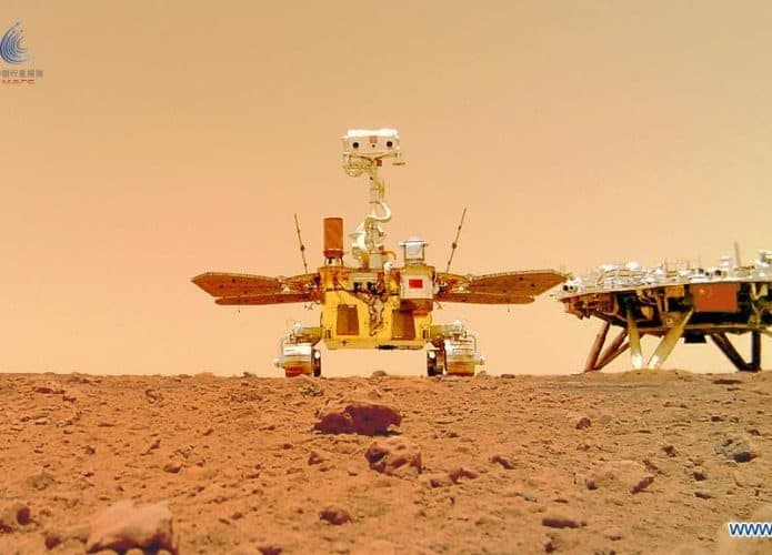 Foto da superfície de Marte tirada pelo rover Zhurong Mars