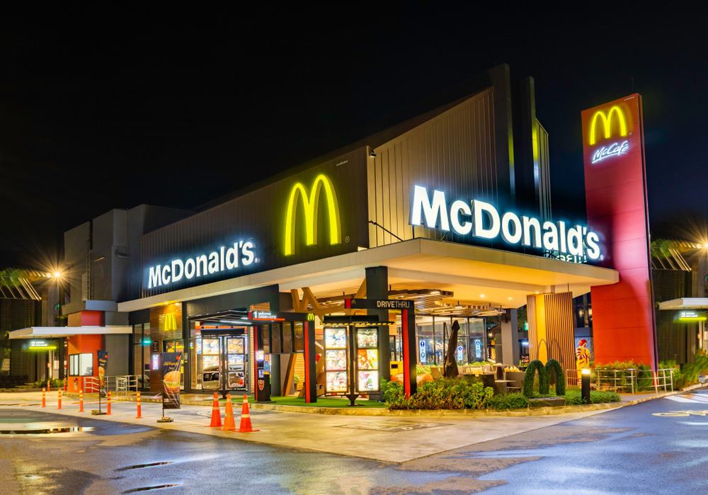 Fachada de uma loja do McDonald's