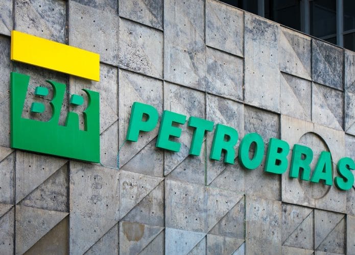 Fachada de prédio com logo da Petrobras
