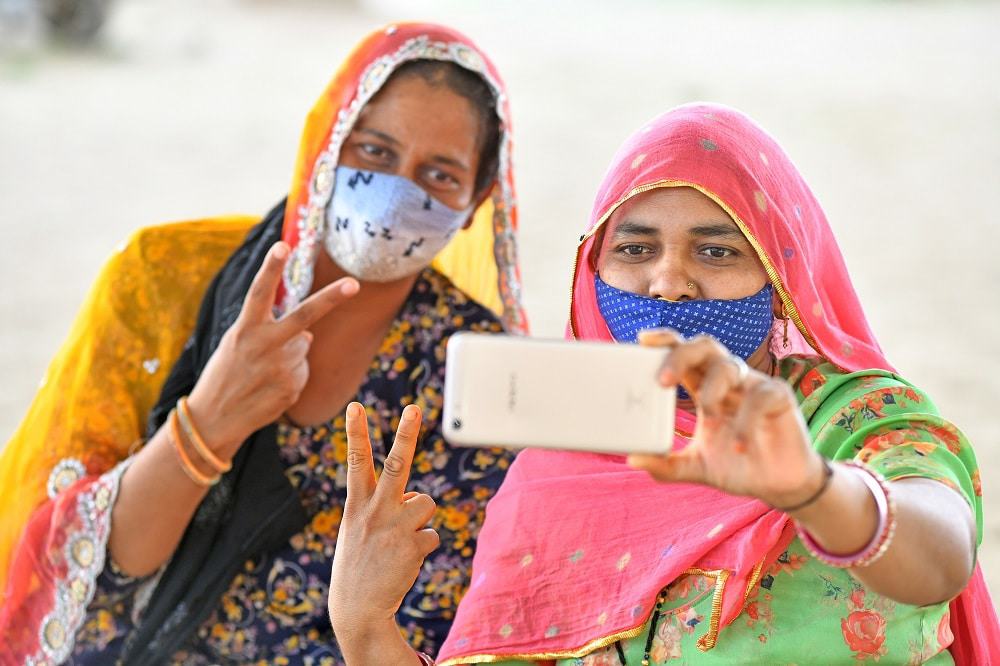 Distrito indiano proíbe selfies em pontos turísticos para prevenir acidentes. Imagem: Sumit Saraswat/iStock