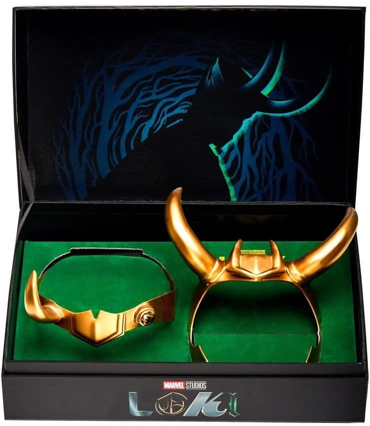 Réplicas dos elmos de Loki e Sylvie vendidos pela Zavvi no Reino Unido. É, não é a Lady Loki ainda... Imagem: Divulgação