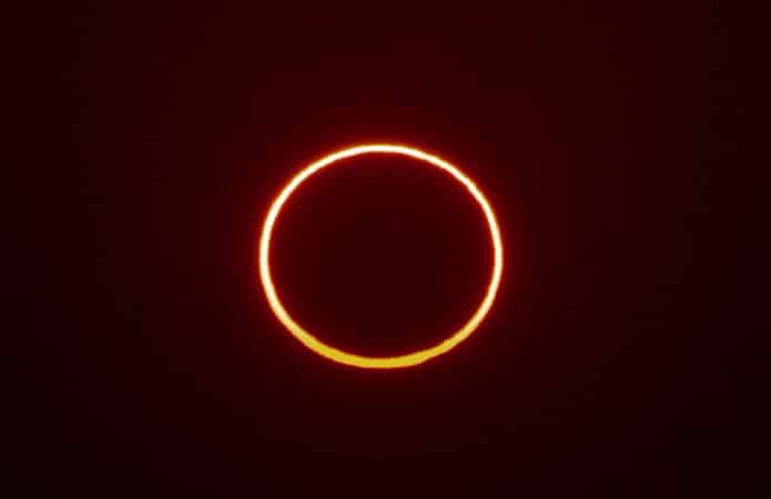 Eclipse anular do Sol cria um